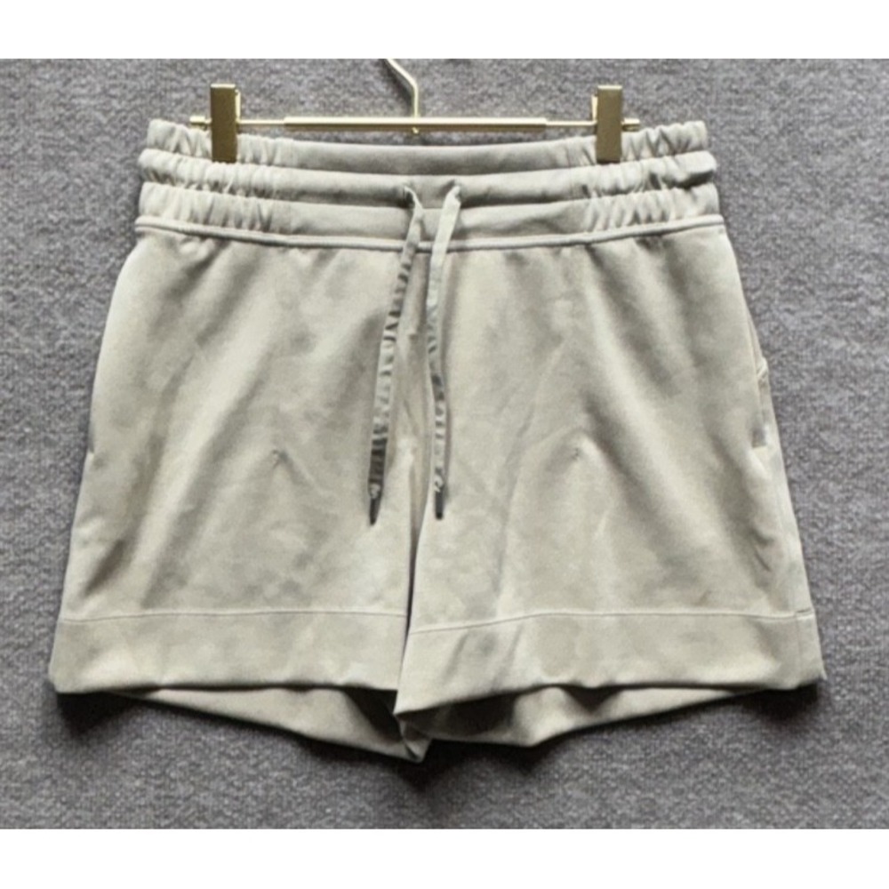 Lululemon Shorts Women 8 Beige Softstreme High-Rise Short 4" HR HW Linerless EUC